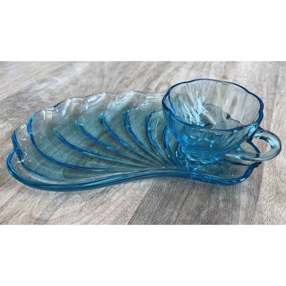 Hazel Atlas Glass Capri Blue Colonial Swirl Seashell Snack Plate & Cup Set - Picture 1 of 8